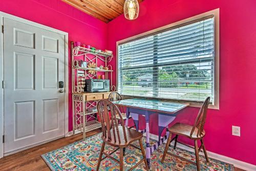 Vibrant Pcb Abode With Patio Walk To The Beach