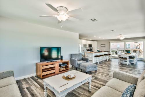 Island Time- Wonderful Private Beachfront Home - Beautiful!!!