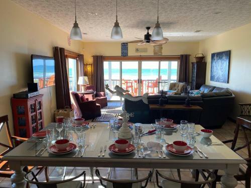 Beachcomber - Beachfront With Pool And Hot Tub - On The Beach!