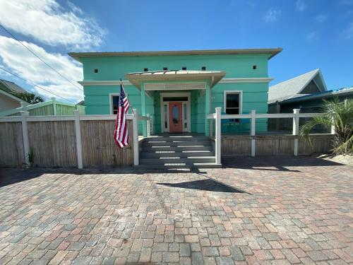 Beachcomber - Beachfront With Pool And Hot Tub - On The Beach!