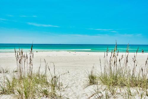 Beachcomber - Beachfront With Pool And Hot Tub - On The Beach!