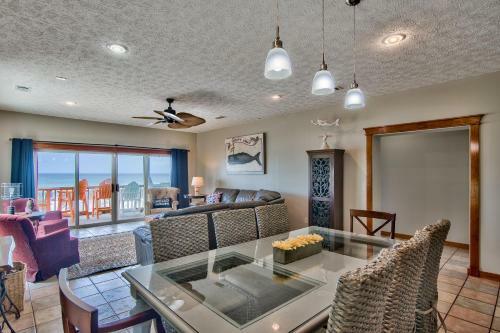 Beachcomber - Beachfront With Pool And Hot Tub - On The Beach!
