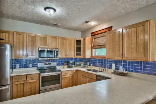 Beachcomber - Beachfront With Pool And Hot Tub - On The Beach!
