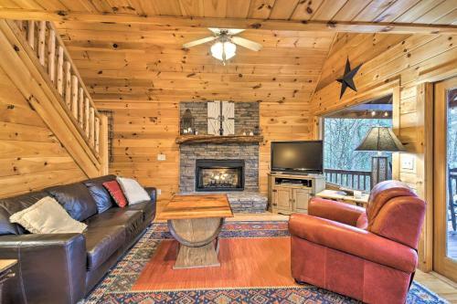 Long Pine Ridge Cabin With Luxury Amenities!