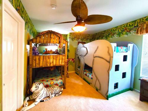 Windsor Hills Resort - Enchanted Crystal Castle