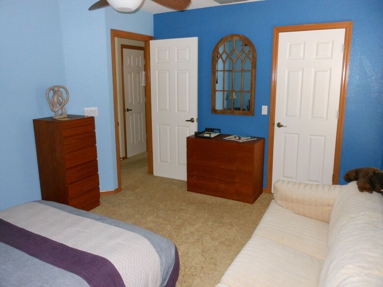 Hostal Lakefront Suites