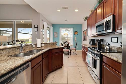 Villa Lilo's Paradise In Windsor Hills