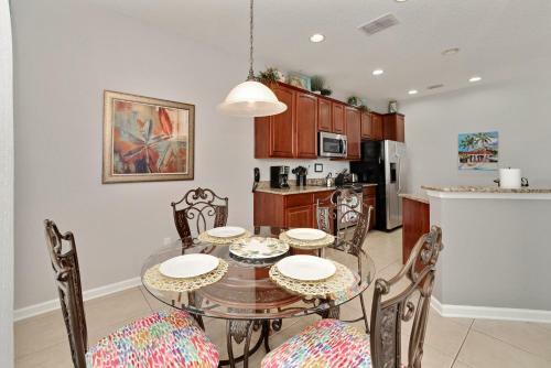 Villa Lilo's Paradise In Windsor Hills