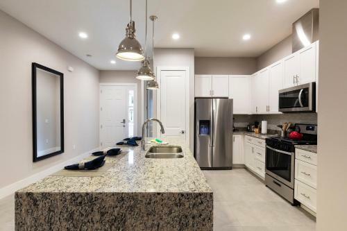 Villa 4 Br 4 Ba Self Check-in Full Kitchen Gym