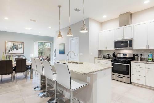 4 Br 4 Ba Villa Self Check-in Bbq & Full Kitchen