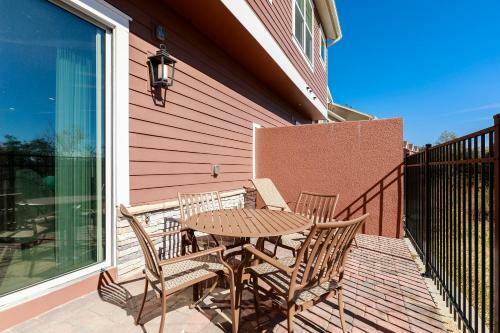 4 Br 4 Ba Villa Self Check-in Bbq & Full Kitchen