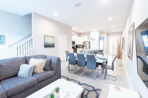 New 4 Br 4 Ba Villa Ground Zero To Theme Parks