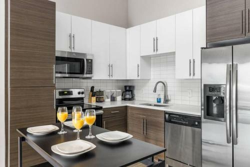 Upscale Downtown Midtown Apartment