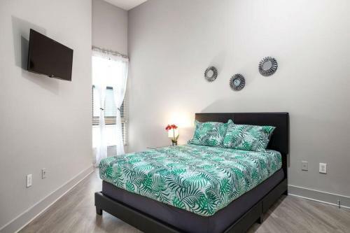 Upscale Downtown Midtown Apartment