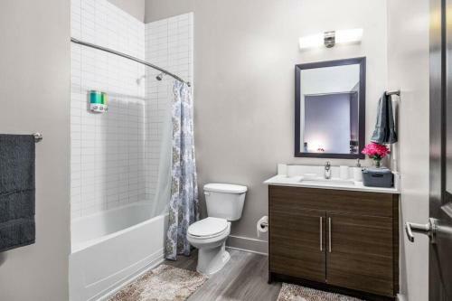 Upscale Downtown Midtown Apartment