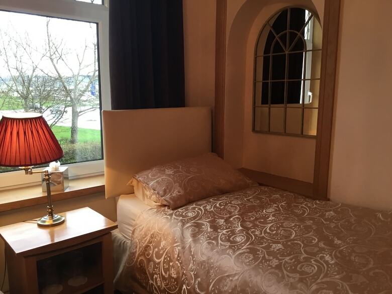 Hostal Lakeview Guest House