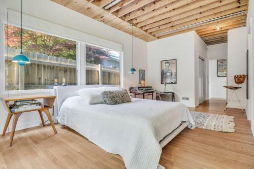 Modern Bright Historic Grant Park House W/ Loft