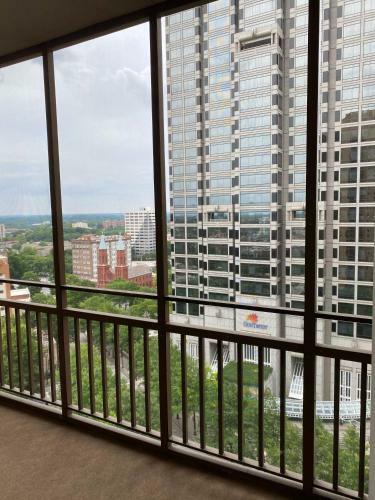 Prime Location In Downtown Atlanta 2 Br With Balcony