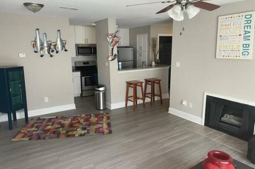 Apartamento Heart Of Downtown Buckhead Spacious Condo