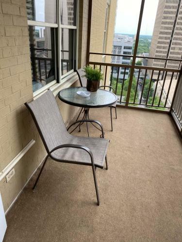 Modern 1br Plus Balcony With Views In Downtown Atl