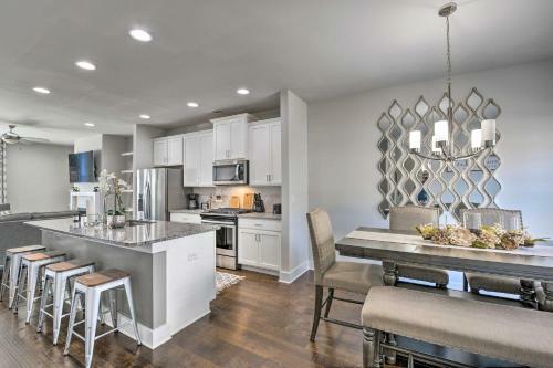 Atlanta Townhome With Deck About 6 Mi To Downtown!