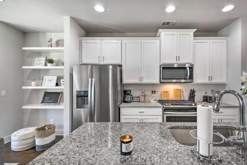 Atlanta Townhome With Deck About 6 Mi To Downtown!
