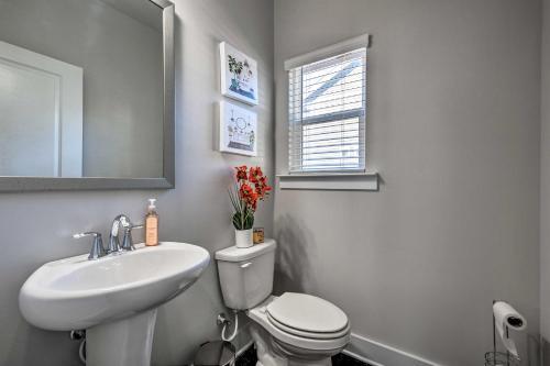 Atlanta Townhome With Deck About 6 Mi To Downtown!