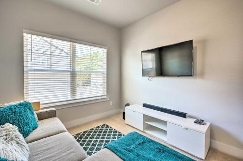 Atlanta Townhome With Deck About 6 Mi To Downtown!