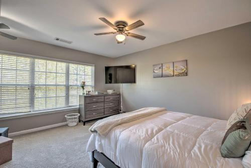 Elegant Townhome About 8 Mi To Downtown Atlanta!