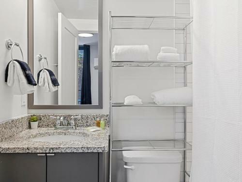 Apartamento Clever Studio With Queen Bed, City Walkable!