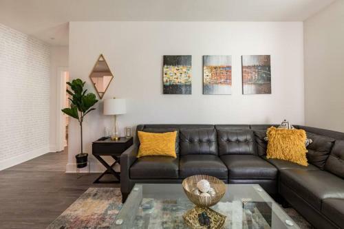 Apartamento Luxury 2br 2ba Apt With Gym Pool & Free Parking
