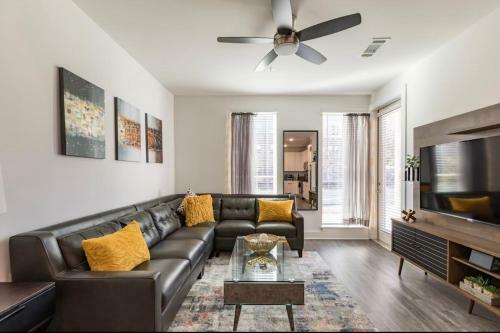 Apartamento Luxury 2br 2ba Apt With Gym Pool & Free Parking
