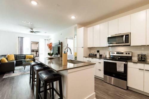 Apartamento Luxury 2br 2ba Apt With Gym Pool & Free Parking