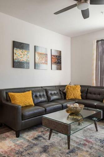 Apartamento Luxury 2br 2ba Apt With Gym Pool & Free Parking