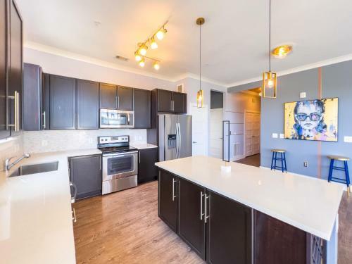 Apartamento Breathtaking Pivotal Buckhead Acropolis King Bed Palace