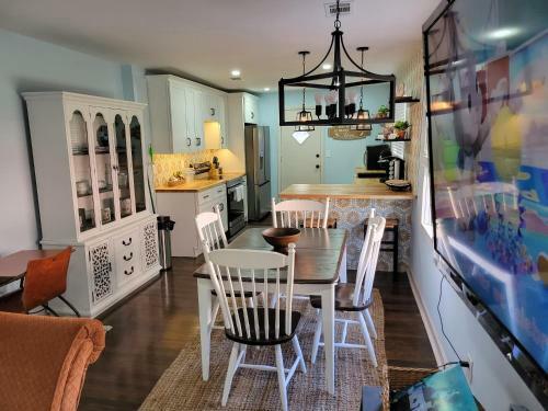 Cozy Vintage Farmhome - Downtown Atl