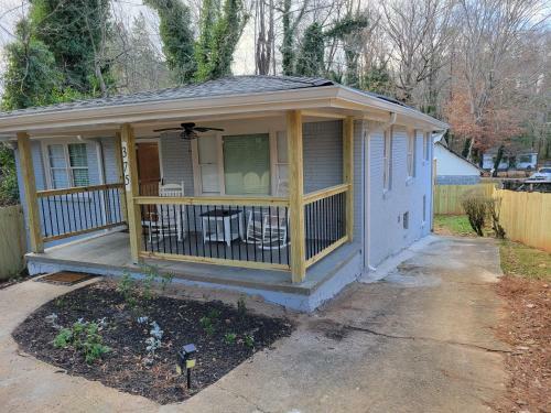 Cozy Vintage Farmhome - Downtown Atl
