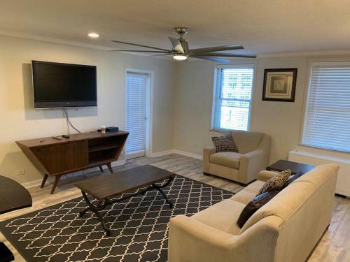 Highrise Atl Downtown Condo 1 Block From Americasmart Sleeps 4