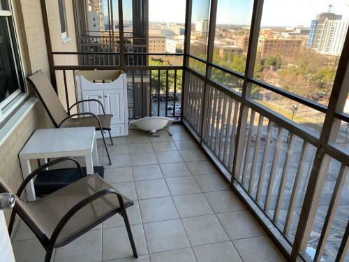 Highrise Atl Downtown Condo 1 Block From Americasmart Sleeps 4