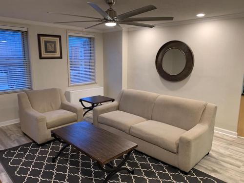 Highrise Atl Downtown Condo 1 Block From Americasmart Sleeps 4