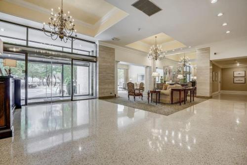 Highrise Atl Downtown Condo 1 Block From Americasmart Sleeps 4