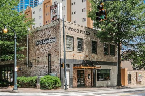 Highrise Atl Downtown Condo 1 Block From Americasmart Sleeps 4