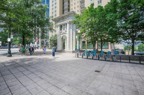 Highrise Atl Downtown Condo 1 Block From Americasmart Sleeps 4