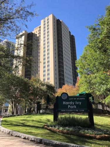 Highrise Atl Downtown Condo 1 Block From Americasmart Sleeps 4