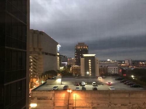 Modern 2 Bed 2 Bath In Downtown Atlanta Sleeps 6