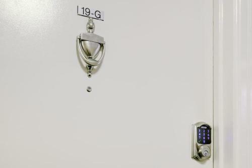 Modern 2 Bed 2 Bath In Downtown Atlanta Sleeps 6