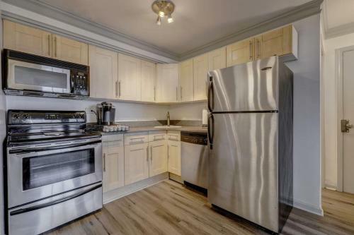 Modern 2 Bed 2 Bath In Downtown Atlanta Sleeps 6