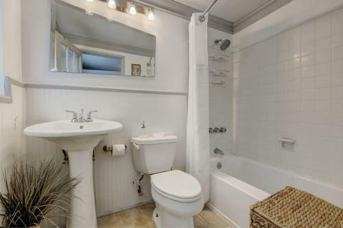 Modern 2 Bed 2 Bath In Downtown Atlanta Sleeps 6