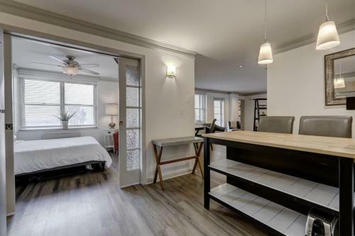 Modern 2 Bed 2 Bath In Downtown Atlanta Sleeps 6