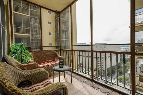 Modern 2 Bed 2 Bath In Downtown Atlanta Sleeps 6